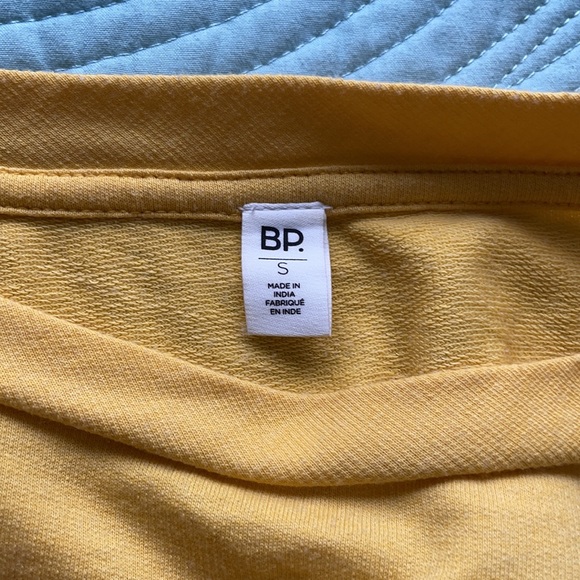 Cropped Shirt - Picture 3 of 4